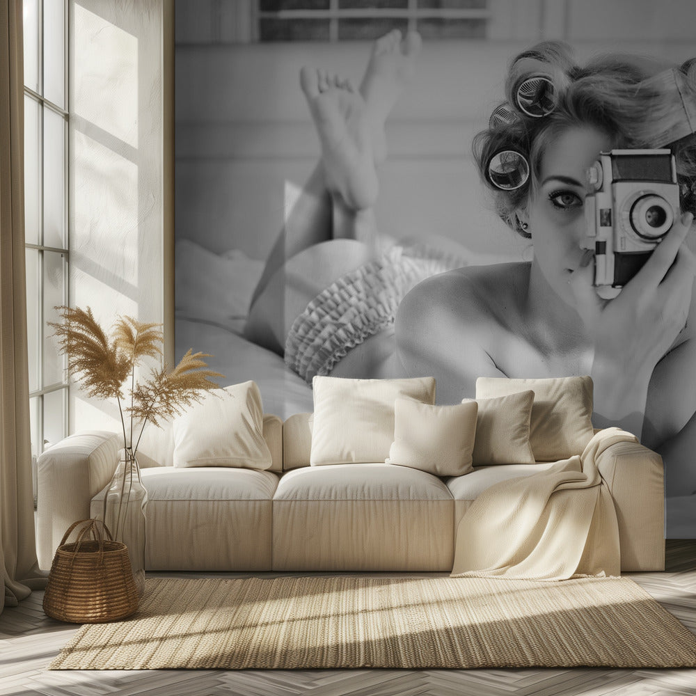 A chick, a click, and a curl | Wallpaper