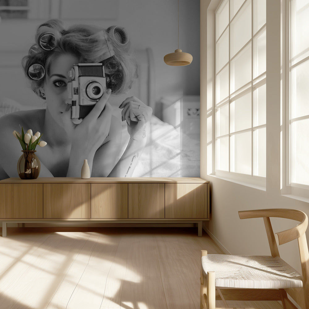 A chick, a click, and a curl | Wallpaper