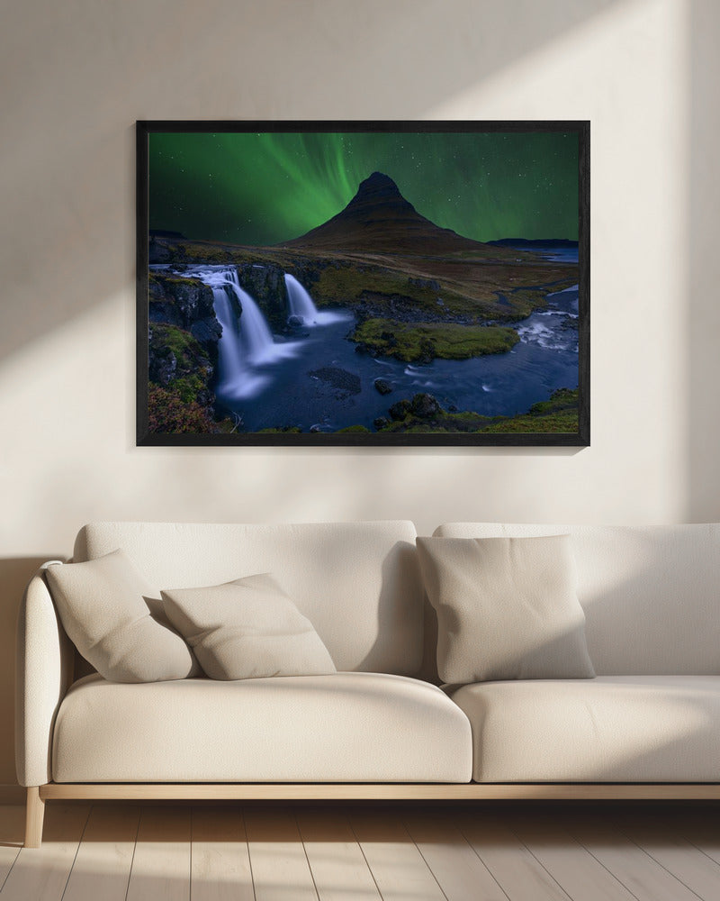 Kirkjufell... Under a boreal green sky | Canvas