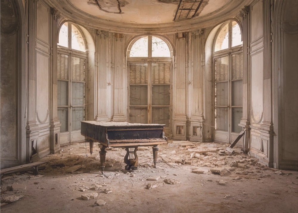 Piano in Decay | Wallpaper